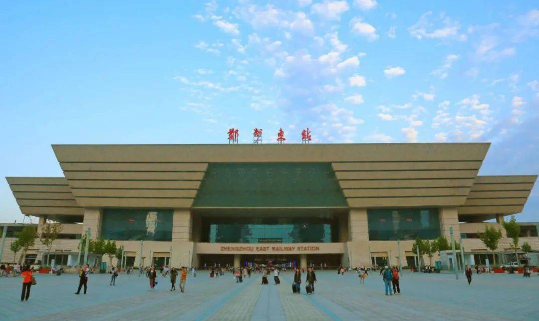 高清大图曝光高铁郑州南站开始装修