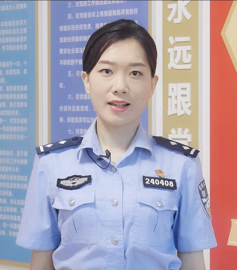 宣讲人:黄静市巾帼宣讲团成员,市公安局宣传科三级警长一面刚烈 一面