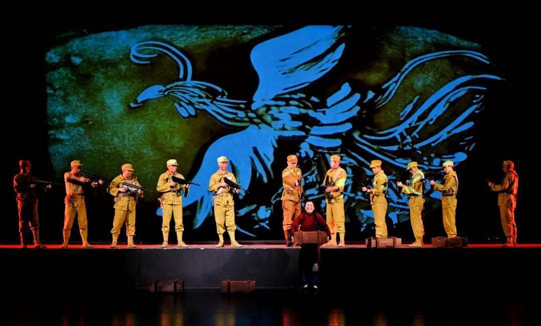大型红色原创音乐舞台剧《烽火爷台山》昨日在市民文化中心举行首场