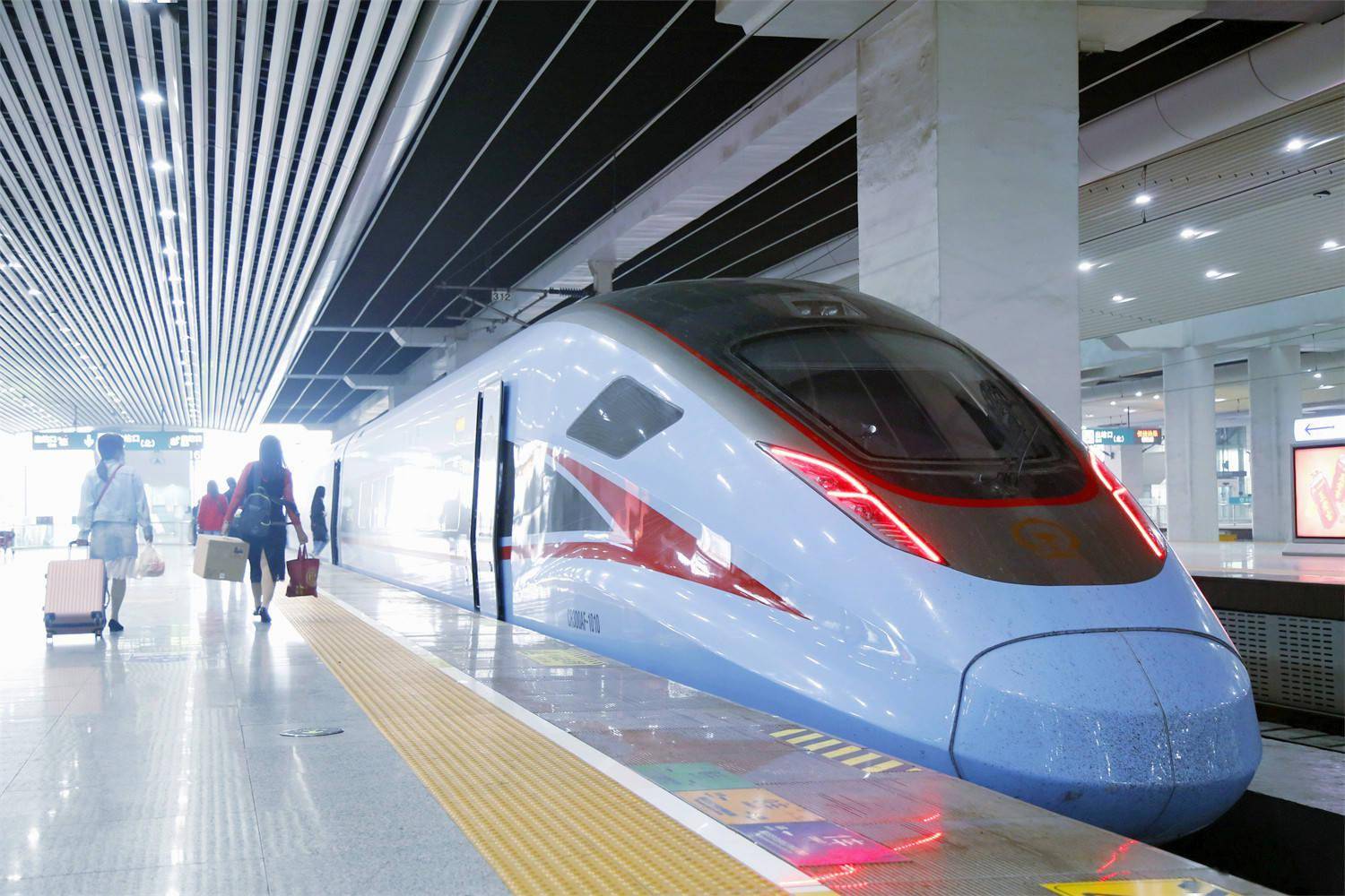 免费高速wifi覆盖全列!广州南站首迎复兴号智能动车组,这些功能升级