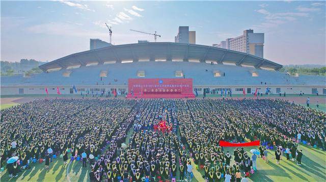 安徽理工大学隆重举行2021届学生毕业典礼暨学位授予仪式