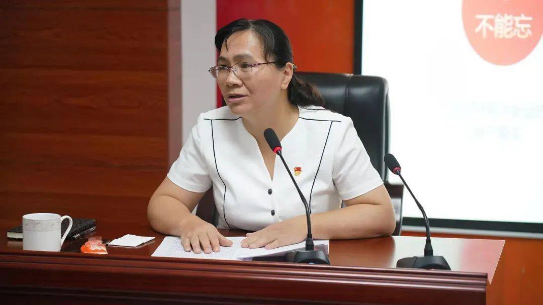 6月23日下午,县长梁健梅在江口街道新时代文明实践所为当地党政领导