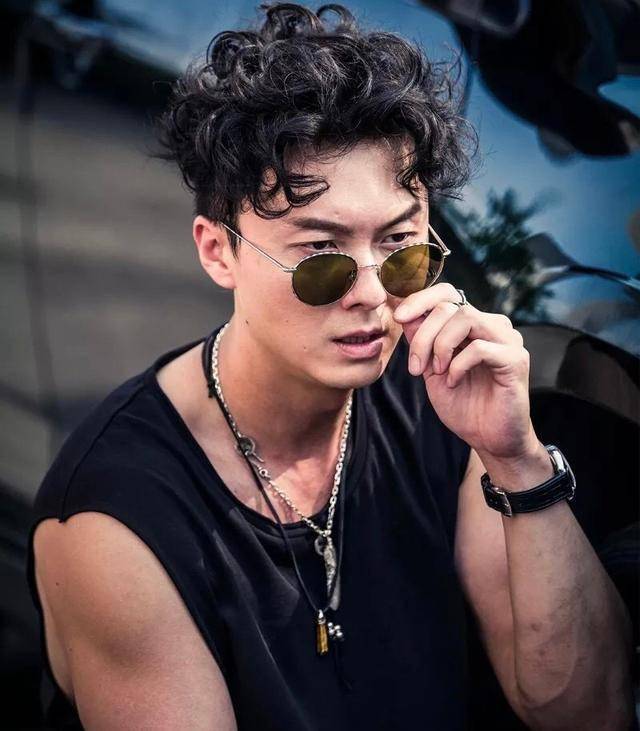 视帝王浩信新剧大玩人格分裂,盘点大台最成功多重人格障碍者_邓健泓