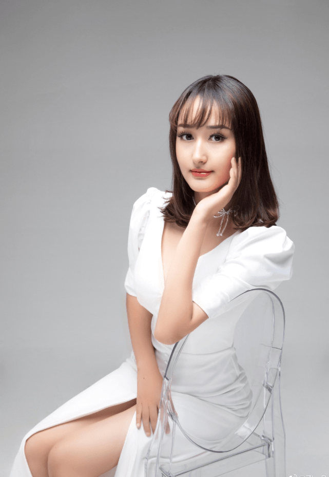 祖丽身高170cm活泼开朗可甜可盐喜欢唱歌表演丨艺人星周刊vol114