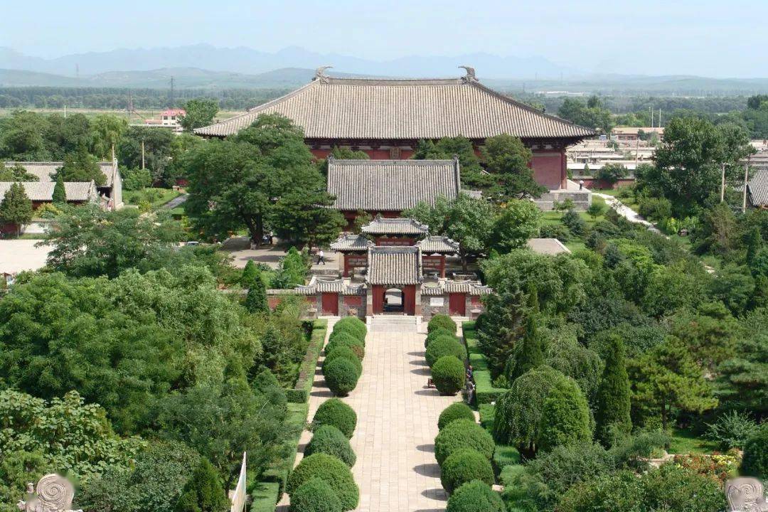 为壮观的大雄宝殿,殿堂所属的奉国寺也在去年刚刚度过了它的千岁寿辰