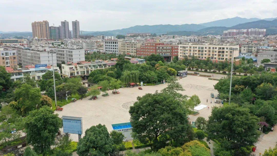 黃龍山公園和學海公園改擴建,建設玉帶公園,鑼鍋山公園,利用城市