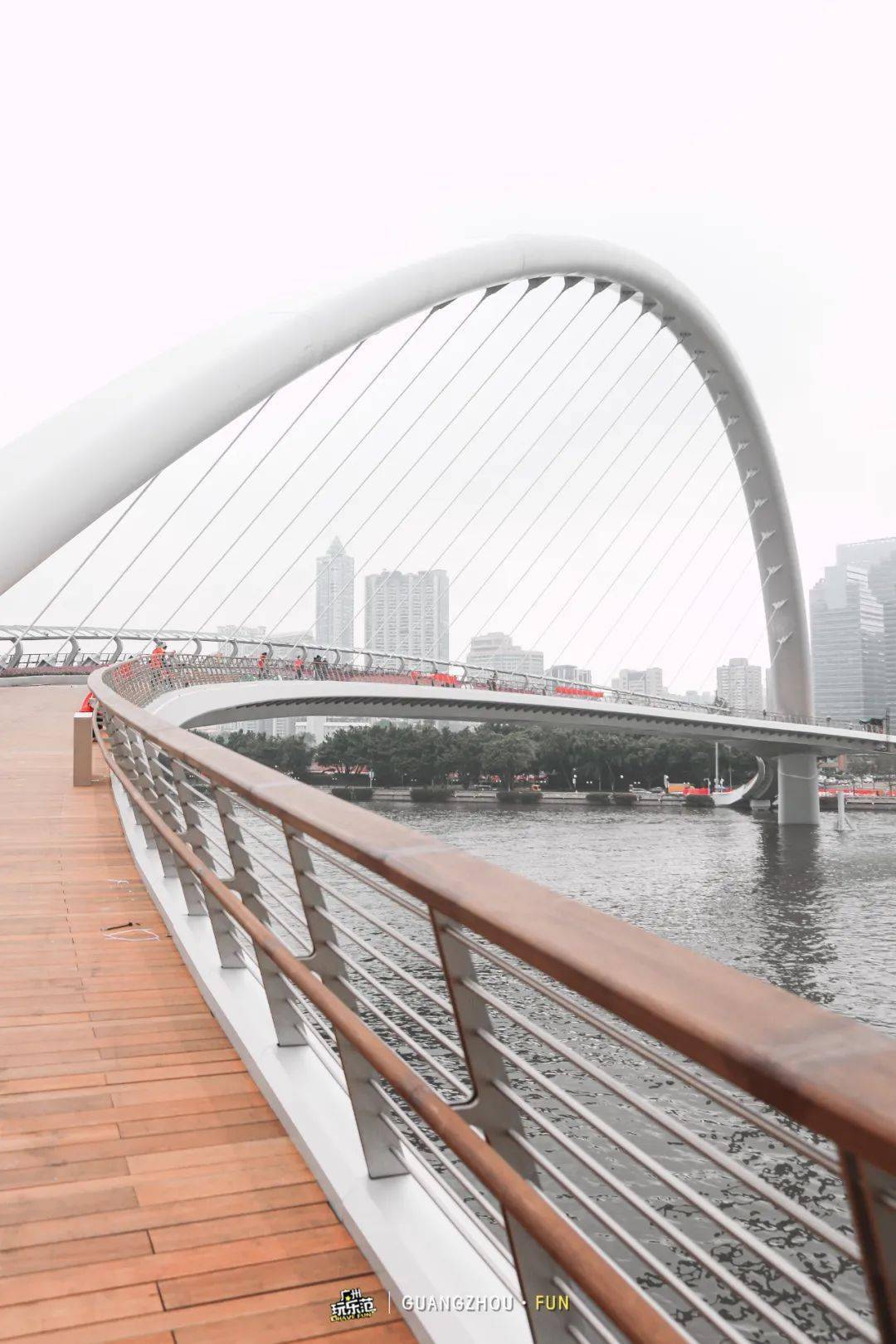 中央海心沙畔海心桥,小蛮腰旁小凤眼刚刚,广州首座跨珠江人行桥开通