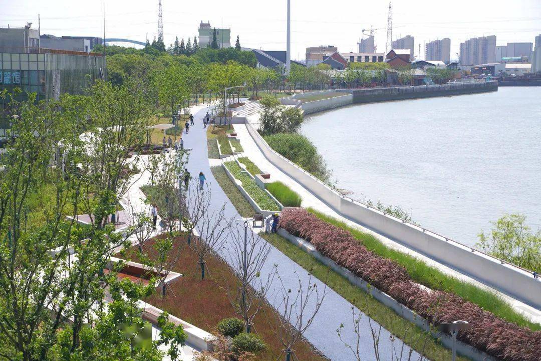 破墙还绿宝山区蕰藻浜庙行段14公里滨水步道正式贯通
