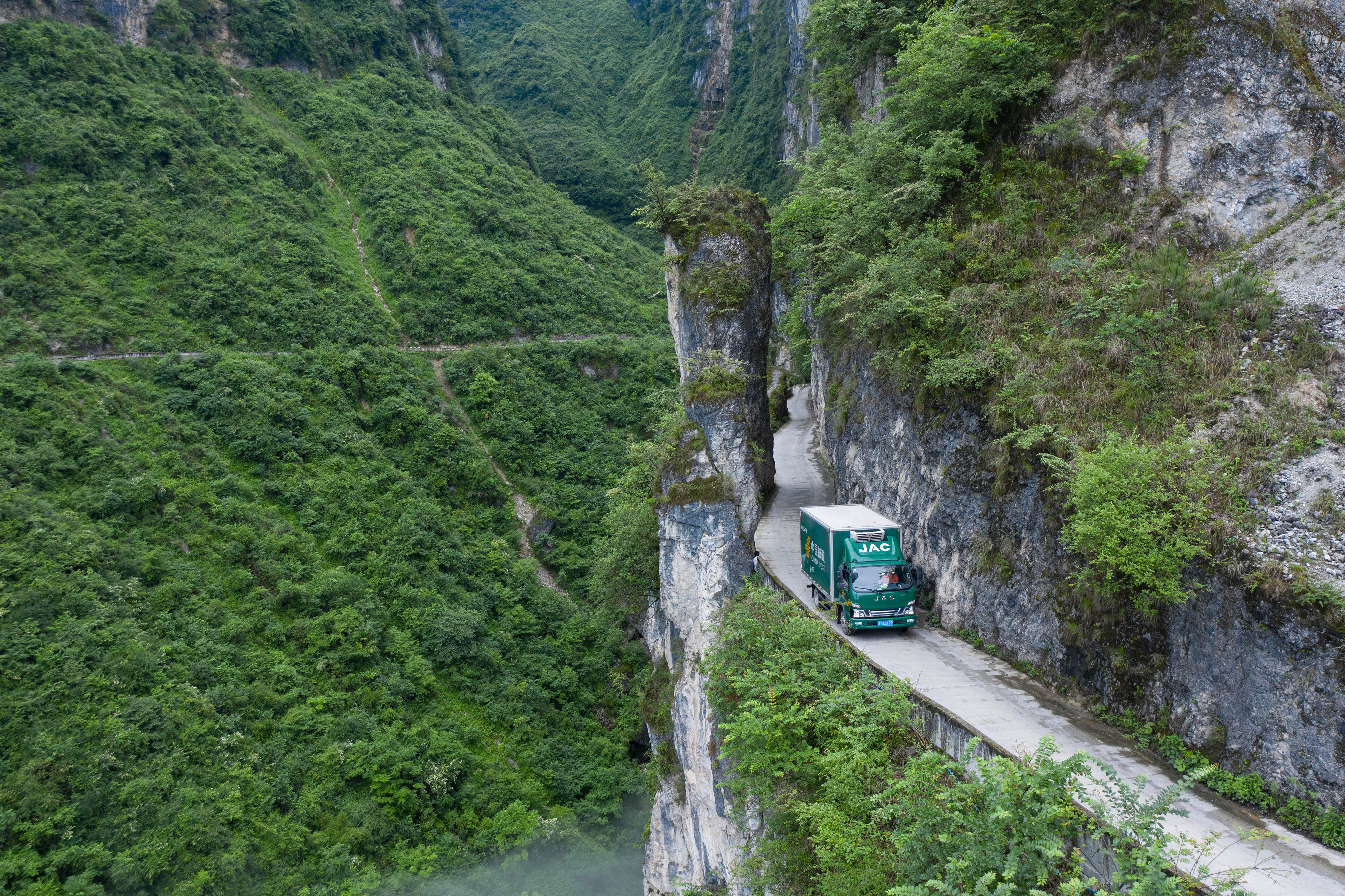 邮车开进古路村