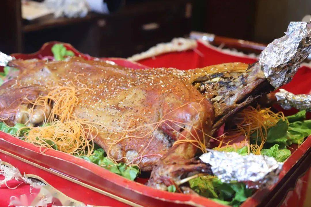 【羊妈妈烤全羊|烤肉盛宴】仅需499享门市价1111元【羊妈妈烤全羊6人