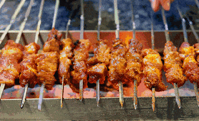 自己在家烤羊肉串怎么选肉 a44b6b7a1c8a4a6ca40ab9f8aab773c5.gif