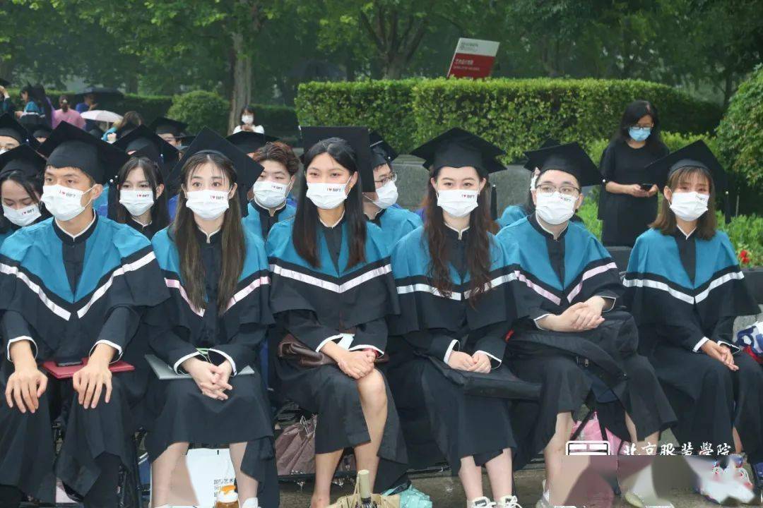 与美同行逐梦远方北京服装学院举行2021届毕业典礼暨学位授予仪式