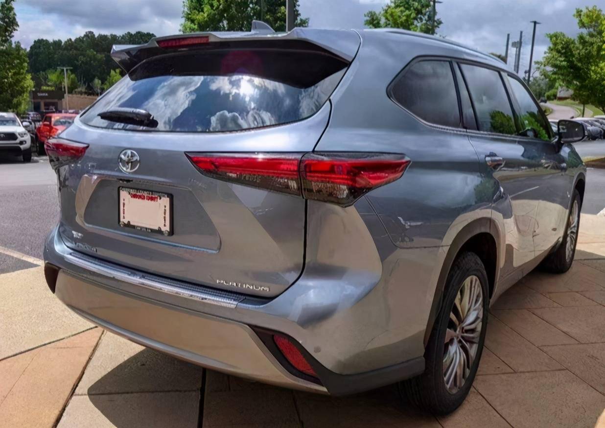 预售2836万丰田7座suv标杆完成升级新款国产汉兰达进店实拍