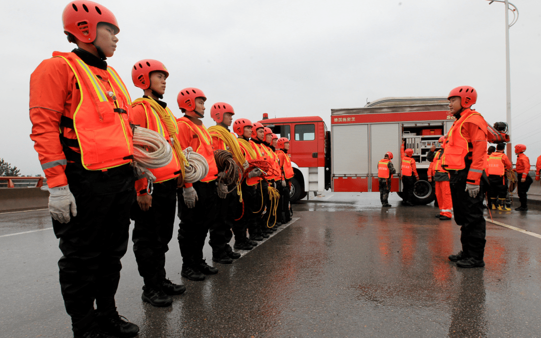 党旗下的消防队站巡展特勤大队一站省会消防的第一支特勤尖刀