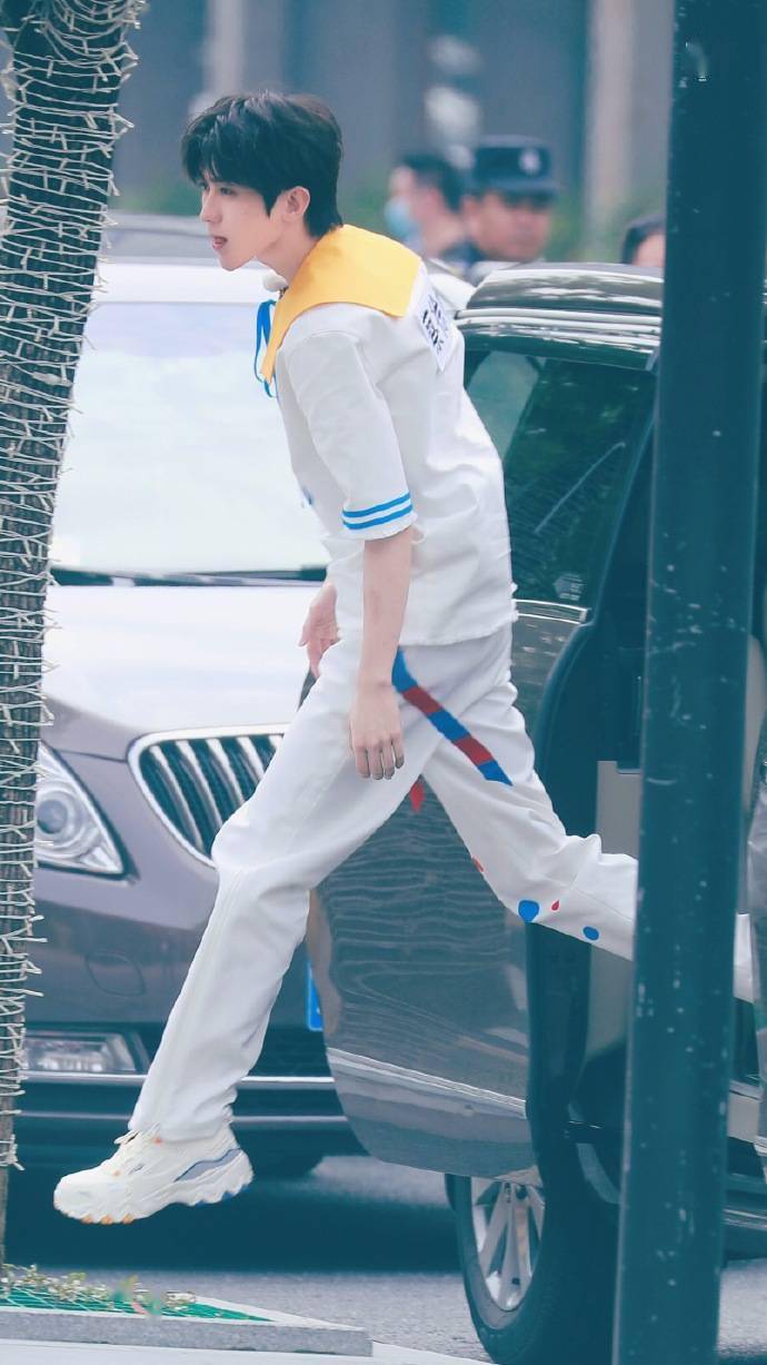 去年今日|蔡徐坤《奔跑吧》路透公开 童趣可爱的大眼葵葵开启奇妙旅程