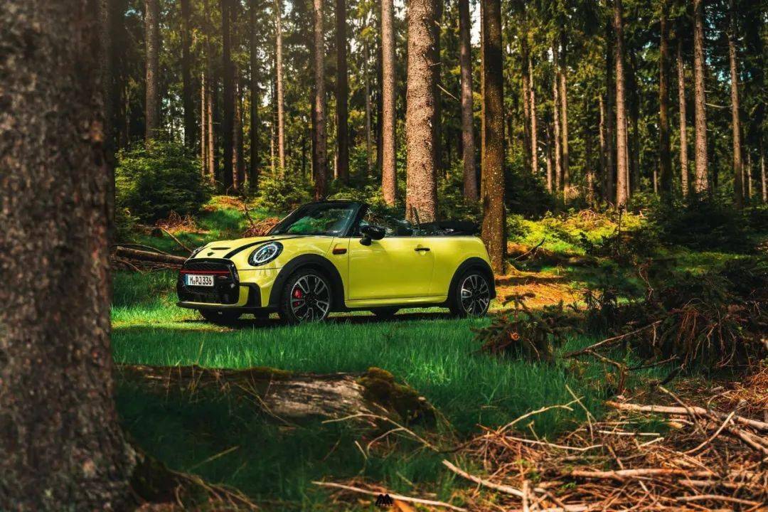 2021款mini荧光黄jcw敞篷版美图欣赏,有点小心动!