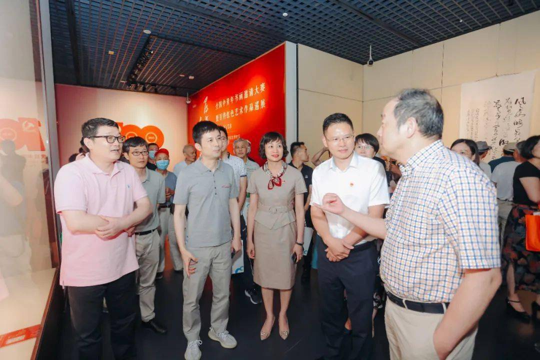 所有入展作品将在嘉善博物馆展出两周,市民们可以前去参观.
