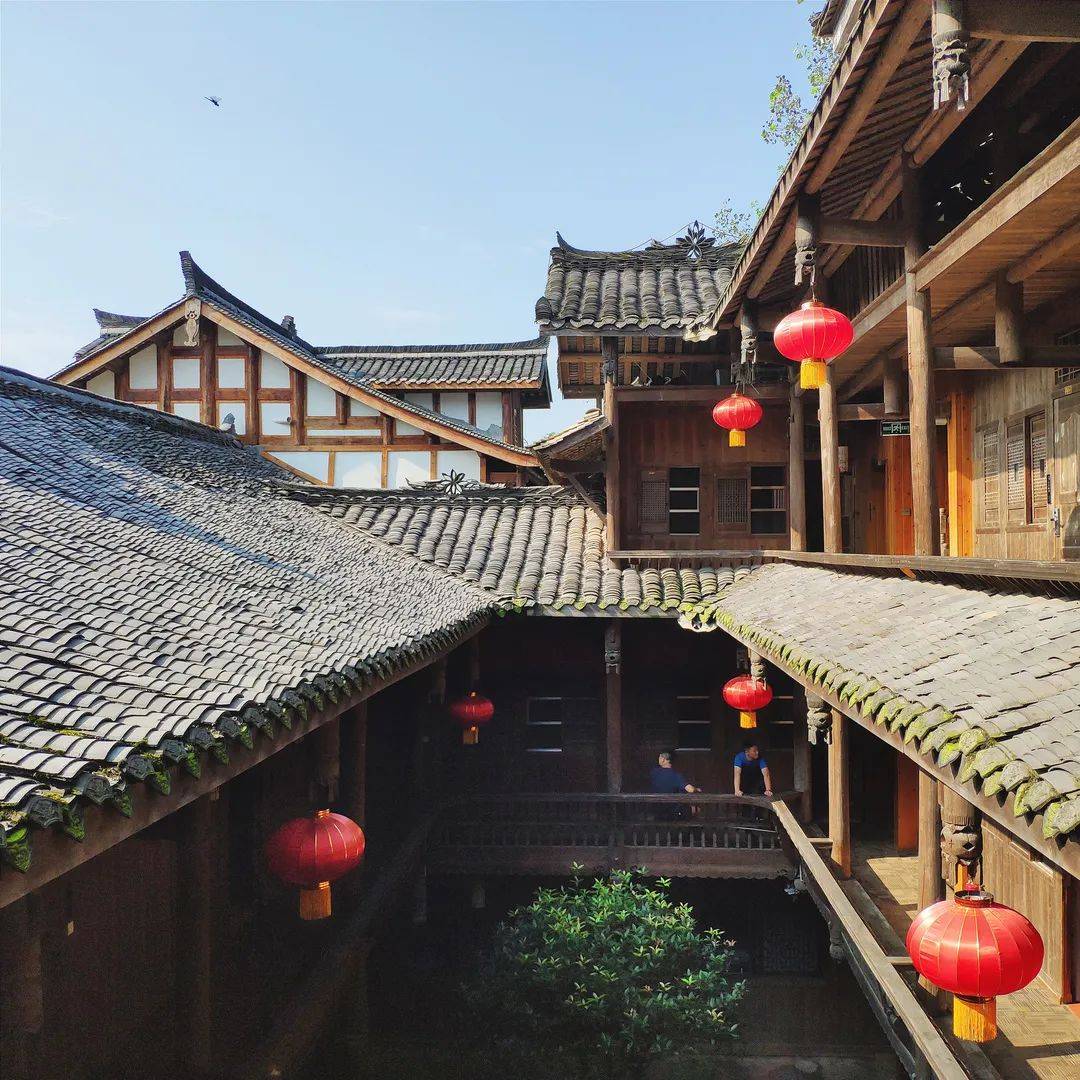 賞美景柳江古鎮煙雨色青山綠水間做一日閒人