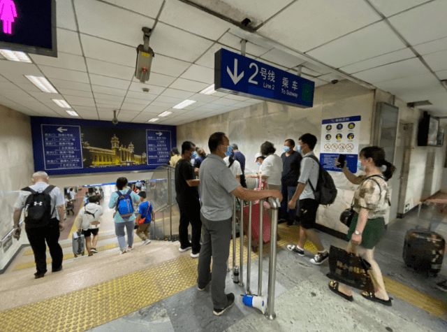 进出站不用拖着行李爬楼梯,地铁北京站首部增设扶梯投入运营