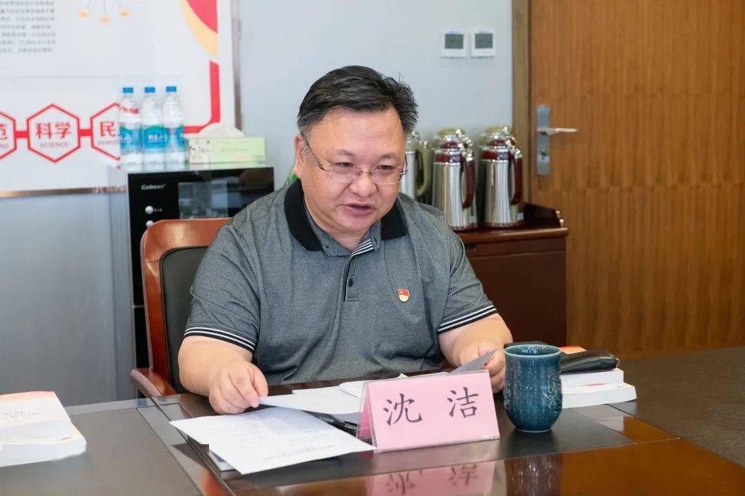 学习会上,沈洁,谢兴潜,倪川明同志结合各自学习心得,分别作交流发言.