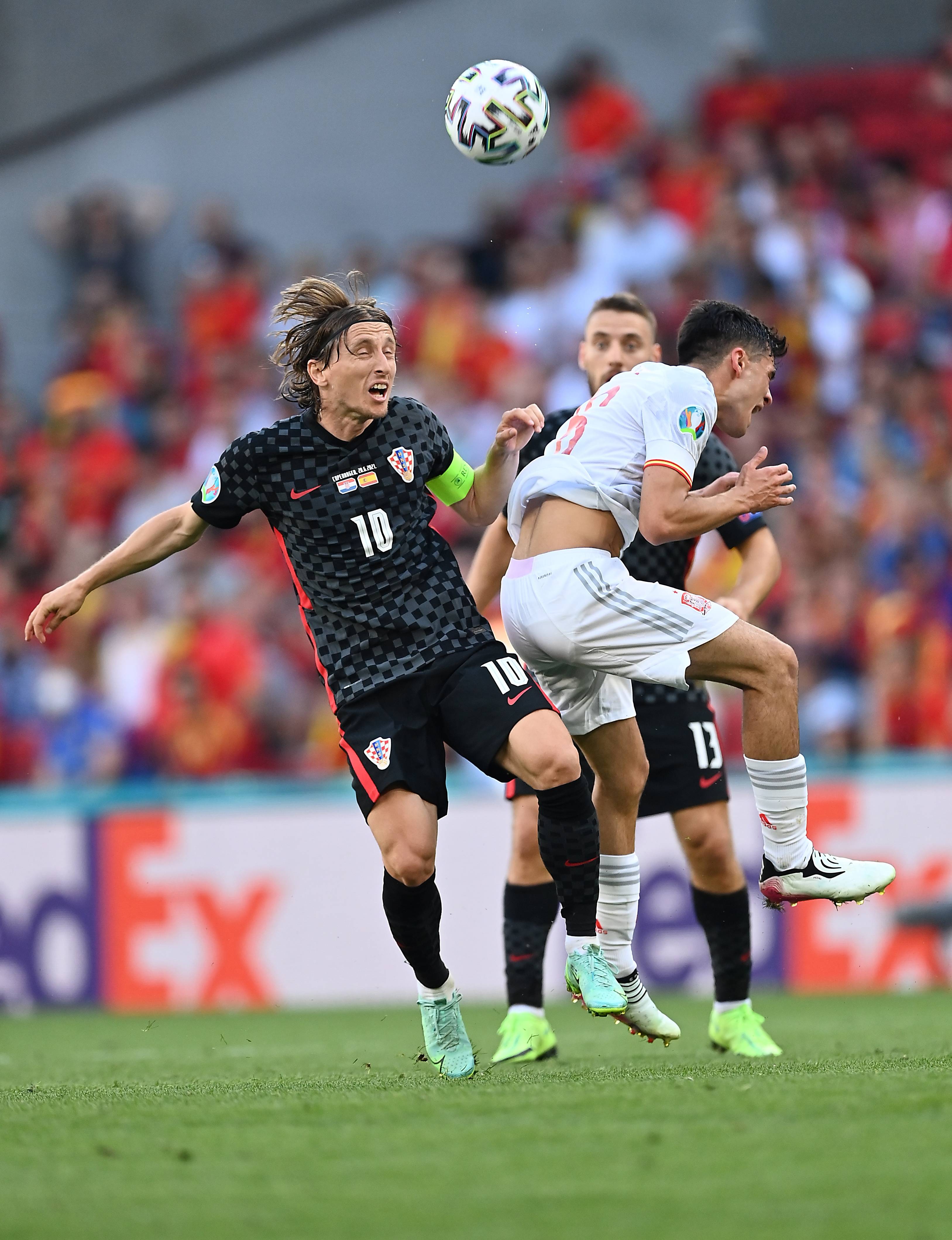 在丹麦哥本哈根进行的欧洲足球锦标赛八分之一决赛中,西班牙队通过