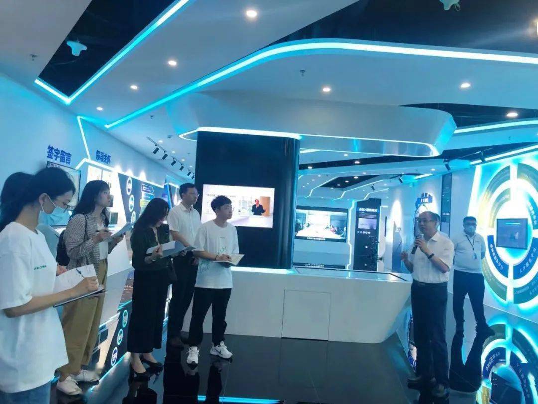 园区快讯中央省市媒体记者团莅临园区调研采访