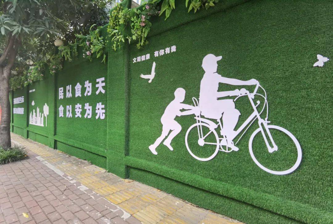 ②户外广告设施和招牌设置牢固可靠.