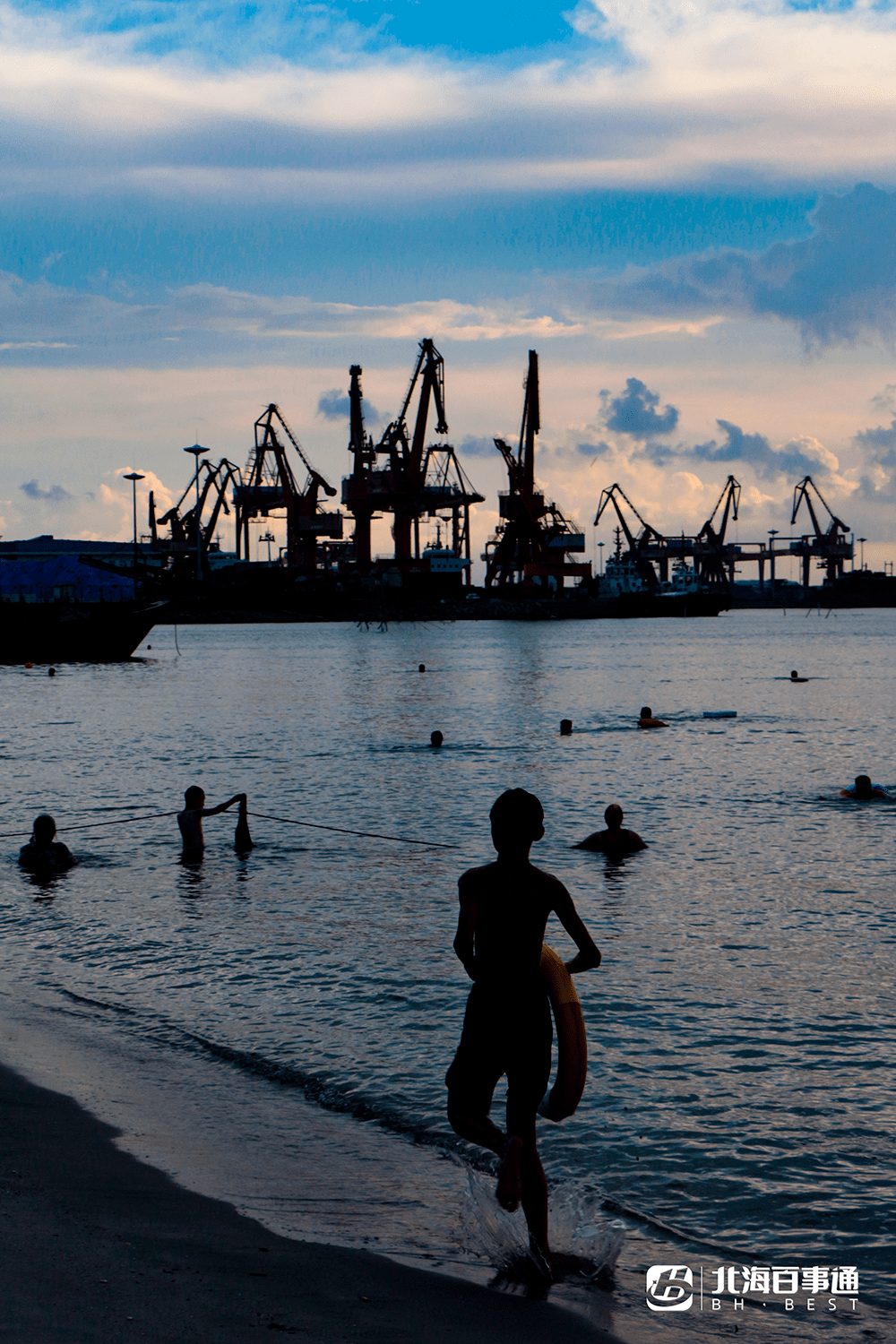 约上最靓的北海妹,去海边看日落吧_银滩