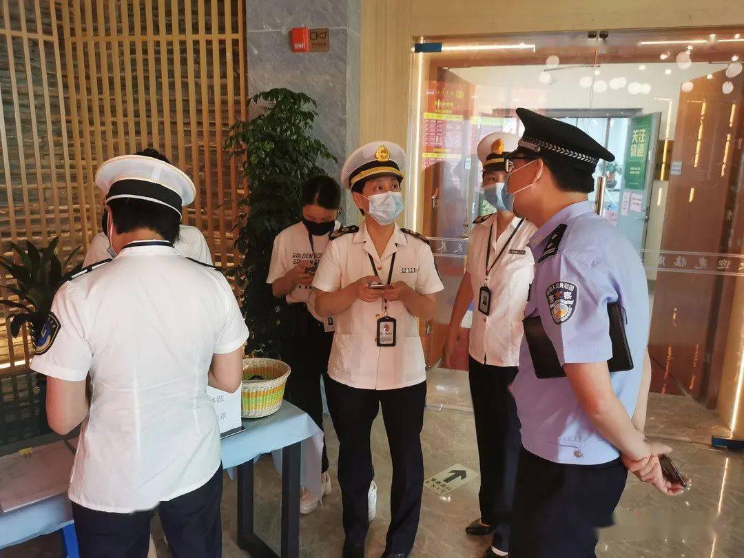 本次主要检查:足浴店的公共用品用具保洁消毒情况,从业人员健康证持证