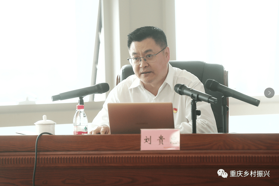 杨亚玲,唐宁,彭江明三名同志作为获得纪念章和先进表彰代表作了交流