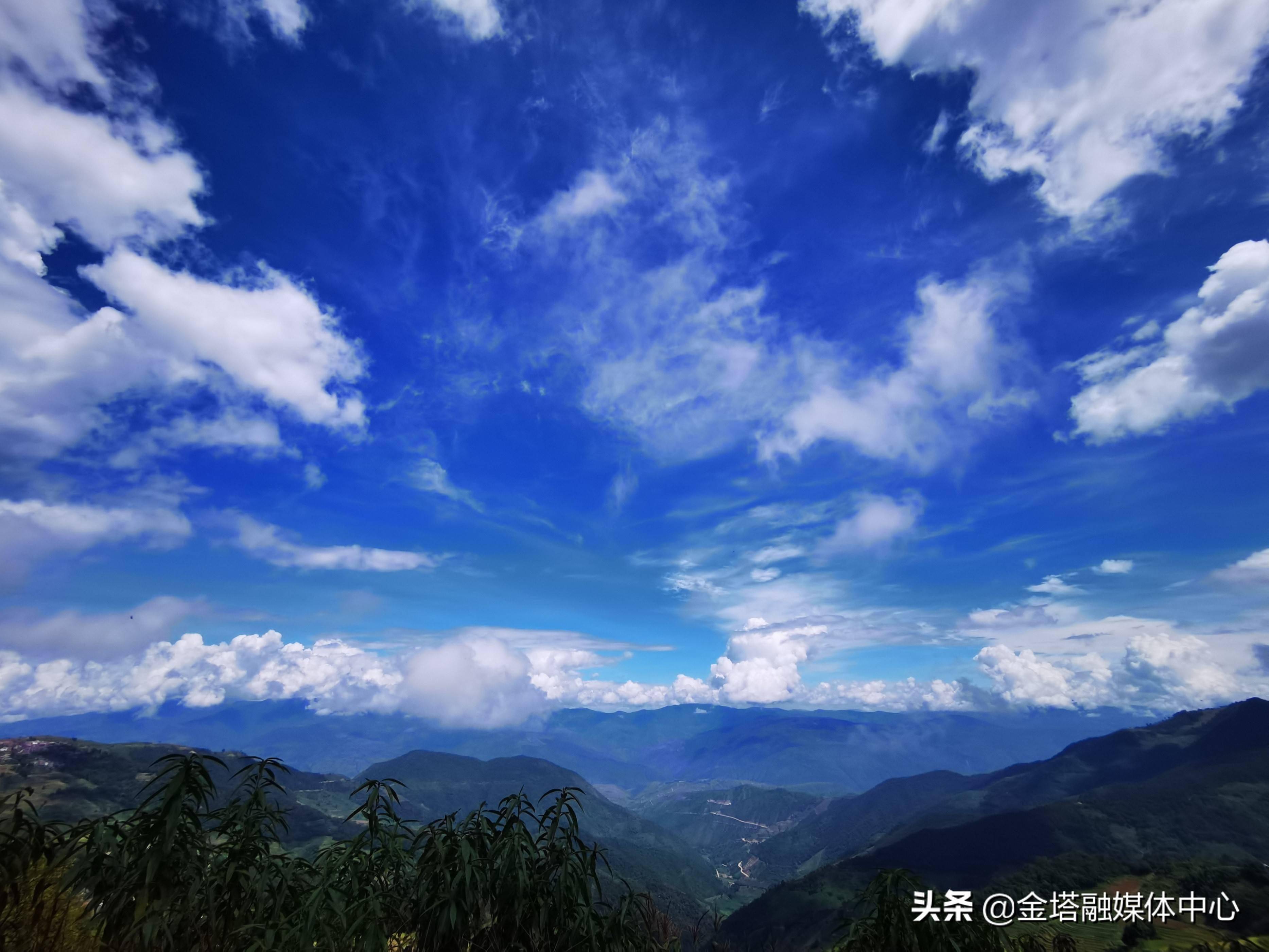 云南元江哈尼山寨诗意美山水云色尽相拥