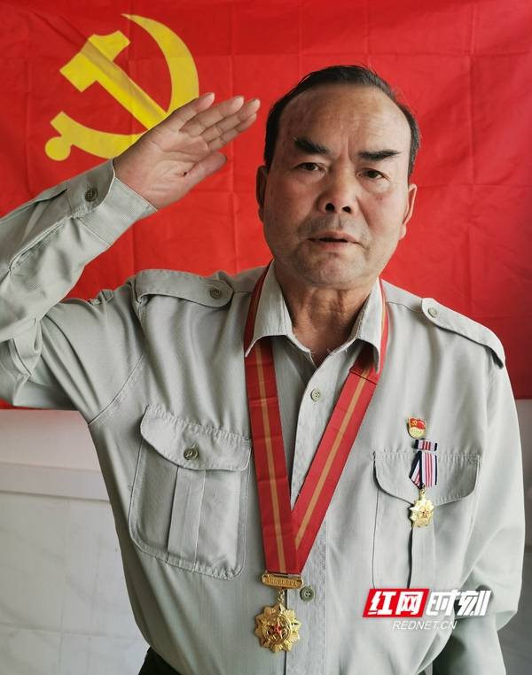 胡德伟:祝福我们伟大的祖国越来越富强,越来越美好.