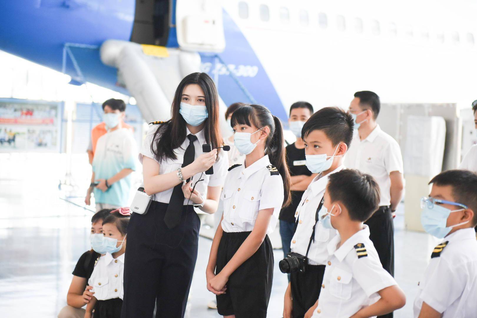 小學生當飛行員汕頭舉行航空航天科普兒童開放日