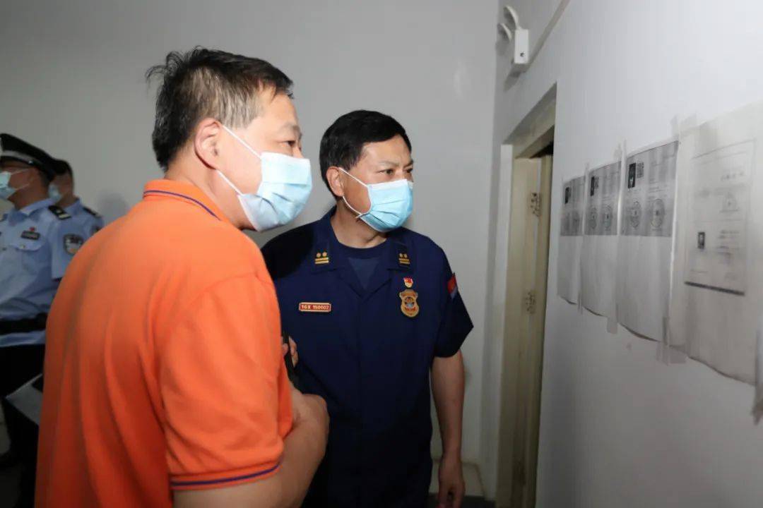 安阳市副市长,公安局长欧阳报军带队开展消防安全夜查