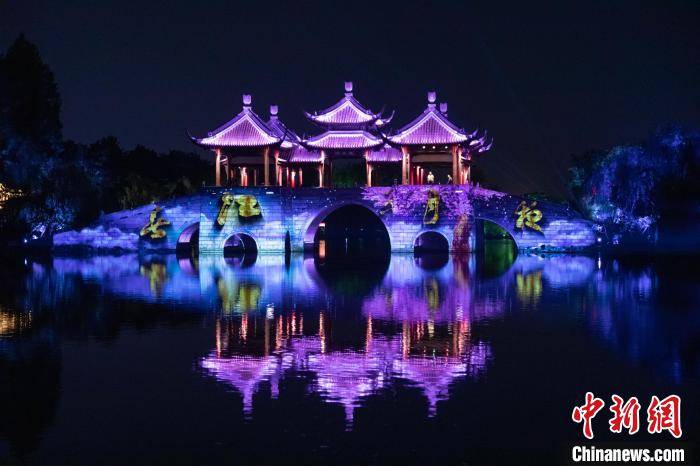 风景区|扬州瘦西湖夏日夜游启幕 三大亮点呈现“光影绘唐诗”