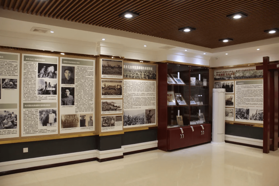 展厅设置文物展柜20个,重点展示了西乡县从土地革命战争时期至