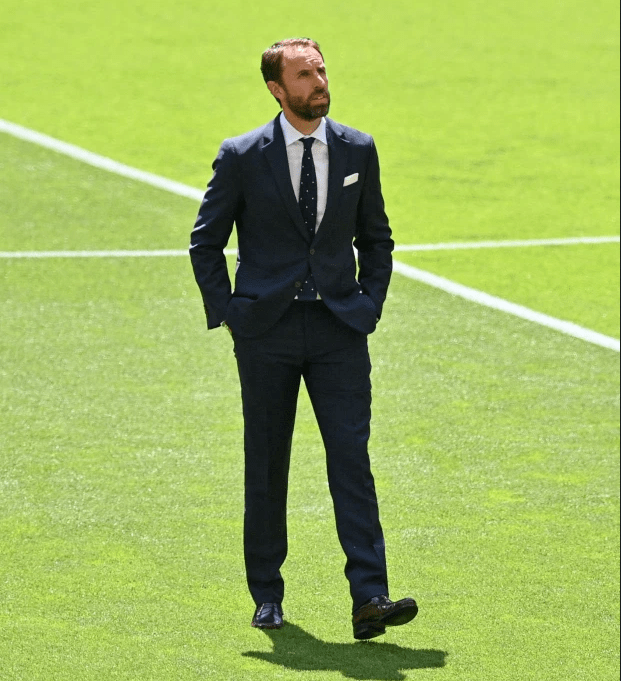 风尚| 欧洲杯主帅穿搭 曼奇尼独领风骚_西装