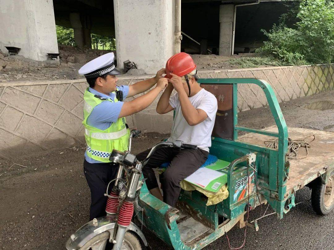 為有效防範涉及三輪車違法載人交通事故,我們將進一步加強三輪車違法