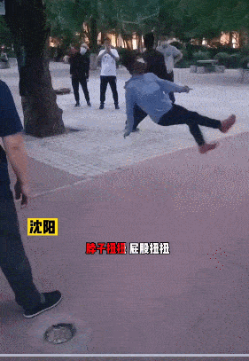 上吊式健身能治颈椎病看完毛骨悚然瑟瑟发抖