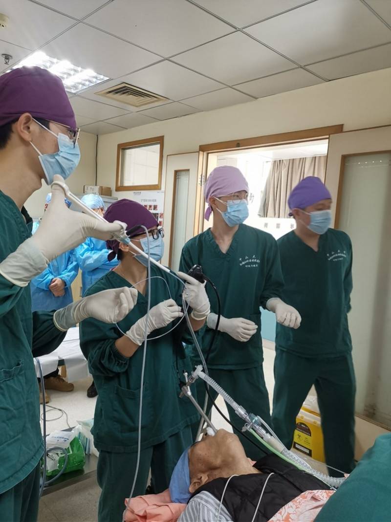 支气管|成排假牙掉进气道，肿瘤堵塞支气管……支气管镜开路悉数疏浚