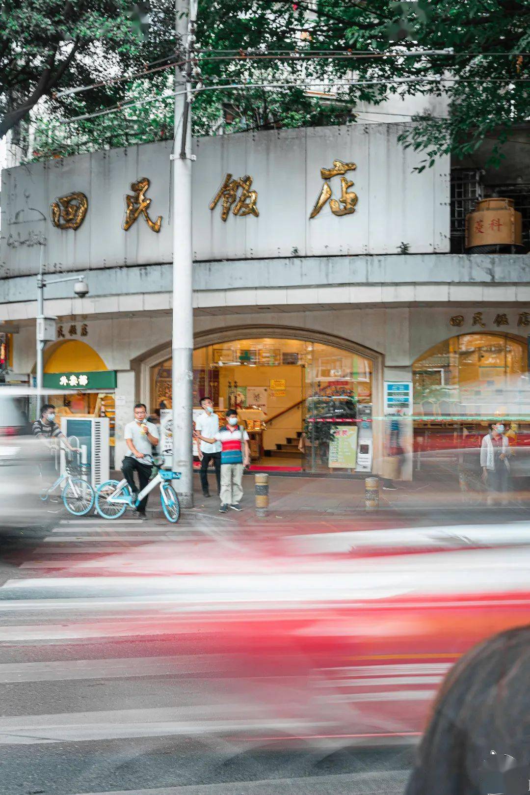 回民饭店,始创于1956年,前身叫「清真食堂」,是不折不扣的广州老字号