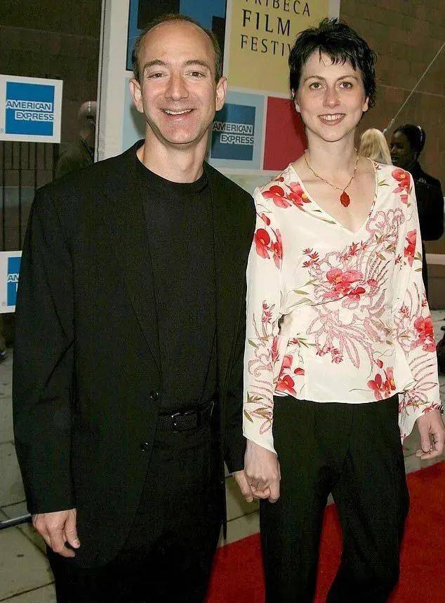 挥别全球首富,捐出百亿家产,她活成了文艺青年_麦肯齐·斯科特