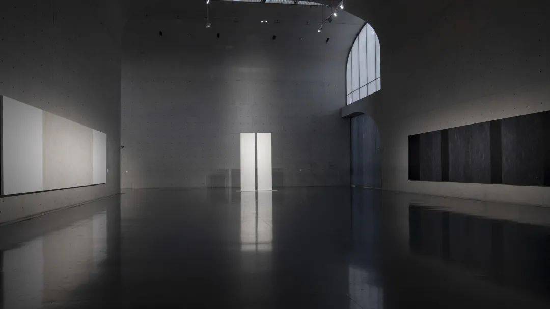 无题|玛丽·阔思亚洲首场美术馆个展开幕，艺术家以光作画