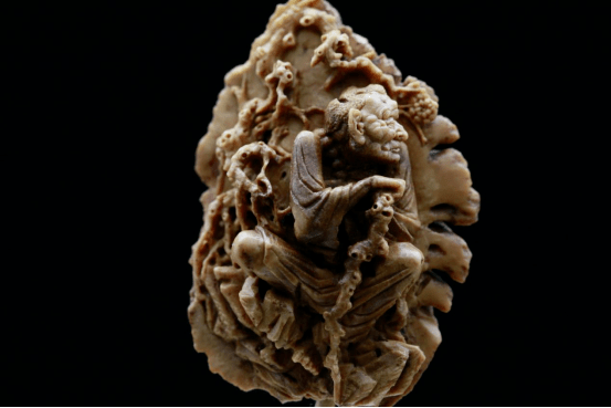 第二批"潍坊民间艺术大师"丨潍坊市核雕协会会长——刘斌