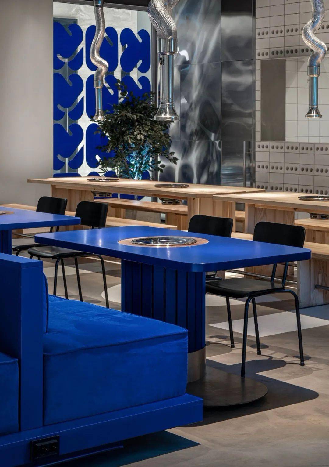 415㎡工业风韩式餐厅,这艺术灯光真是绝了_设计