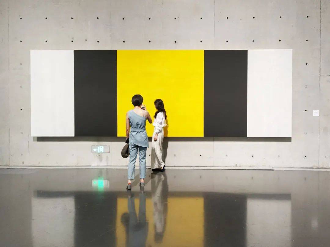 无题|玛丽·阔思亚洲首场美术馆个展开幕，艺术家以光作画