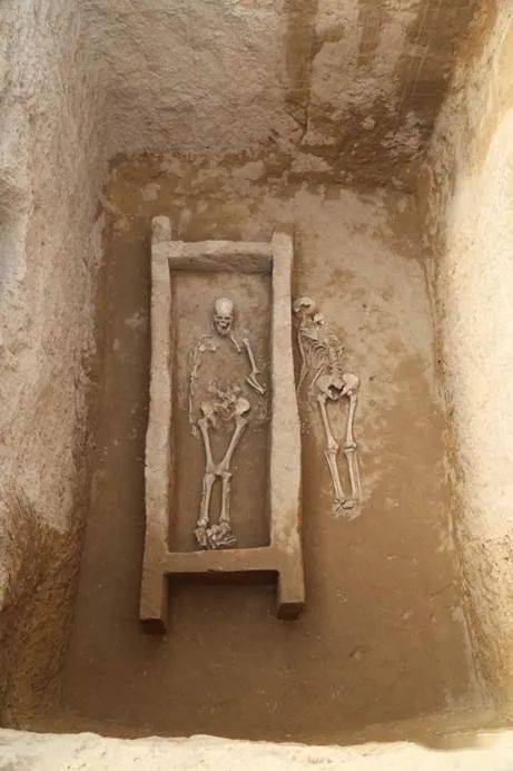 石峁文化次级聚落寨山石城首次全面揭露的石峁文化大型墓地