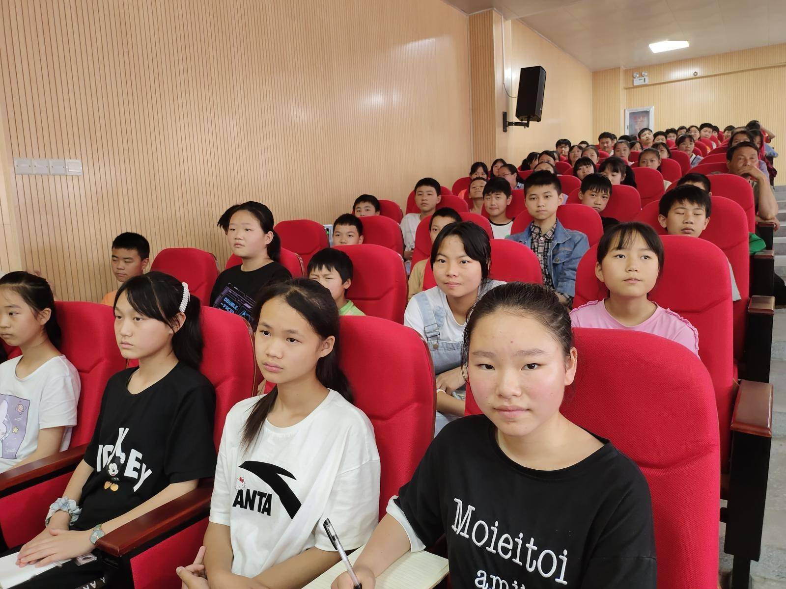 校园零废弃 环境更美丽_邓村