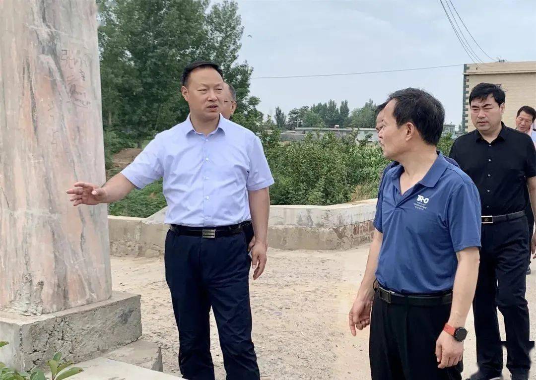县长王景育实地踏勘水系连通及水美乡村建设项目规划情况