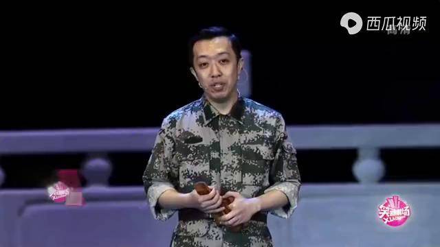 李菁群口快板书奇袭白虎团演的真是太好了为他的团队